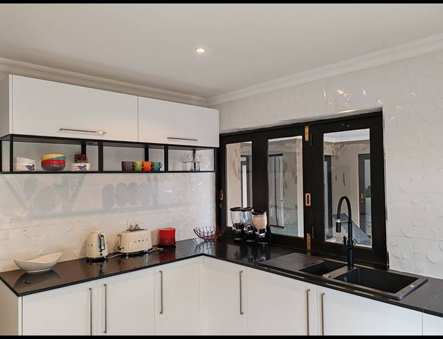 4 BEDROOM HOUSE FOR SALE IN MEERHOF